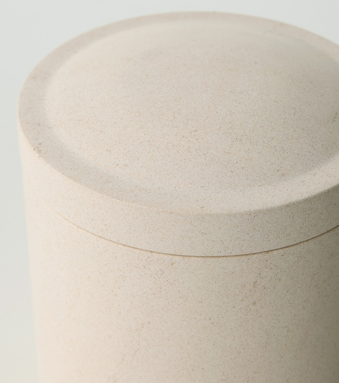 Gallery Object 01 stoneware container | Louise Roe