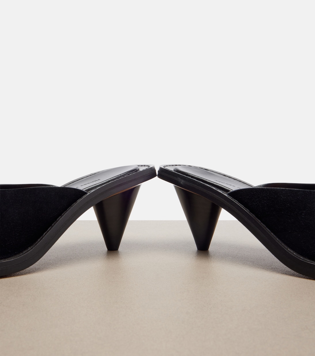 Pantoletten Strap aus Veloursleder | Phoebe Philo