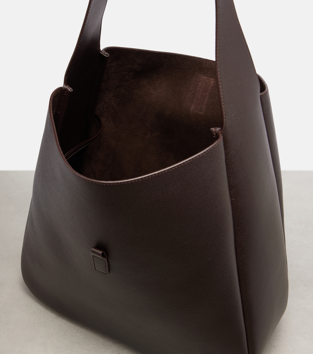 Le 5 à 7 Supple Large leather shoulder bag | Saint Laurent