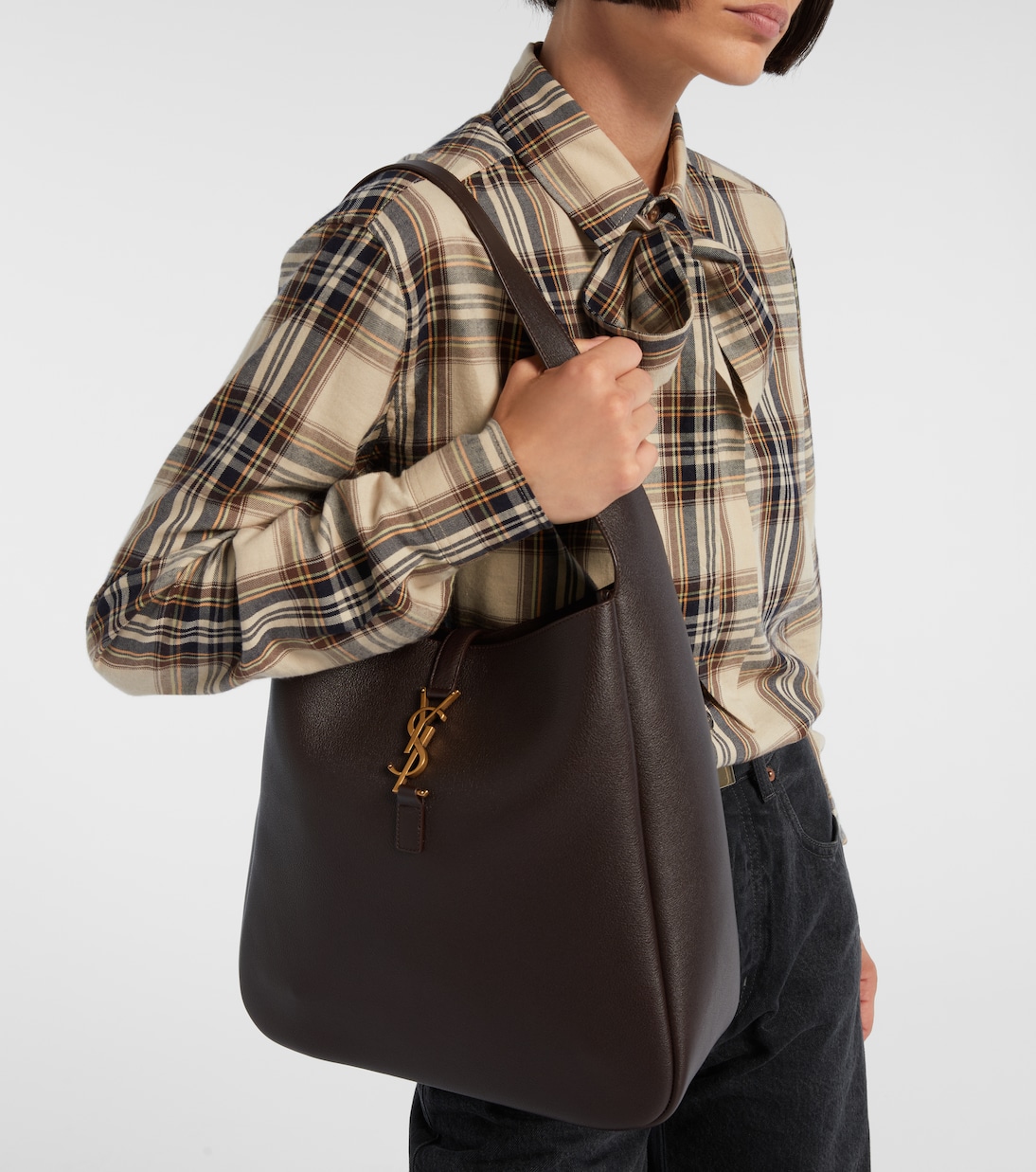 Le 5 à 7 Supple Large leather shoulder bag | Saint Laurent