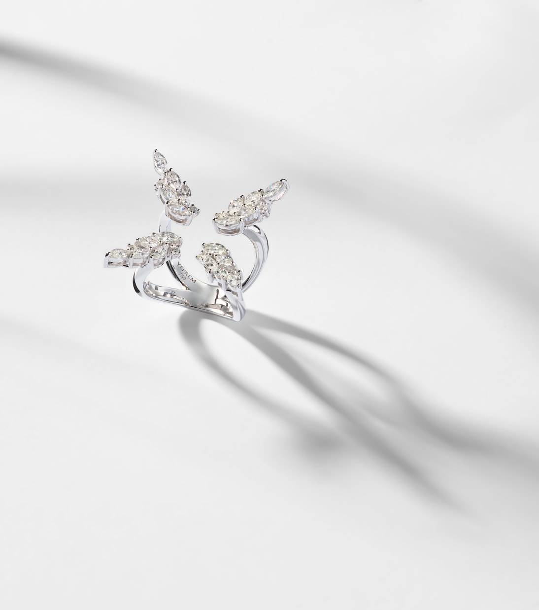 Ring Y-Not aus 18kt Weißgold (750/1000) mit Diamanten | Yeprem