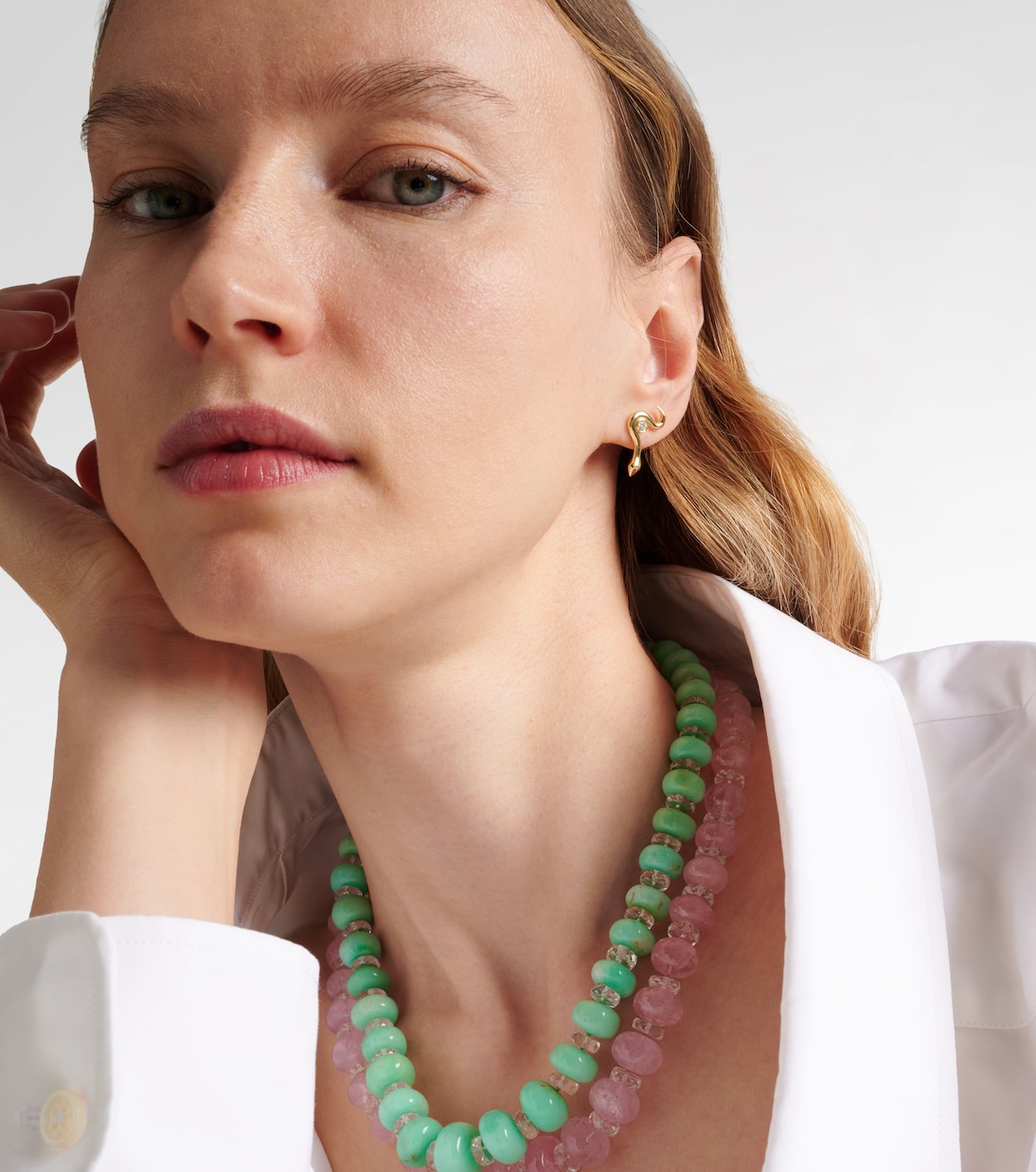 Ohrringe Serpent Nest aus 18kt Gelbgold mit Diamanten und Smaragden | Ileana Makri