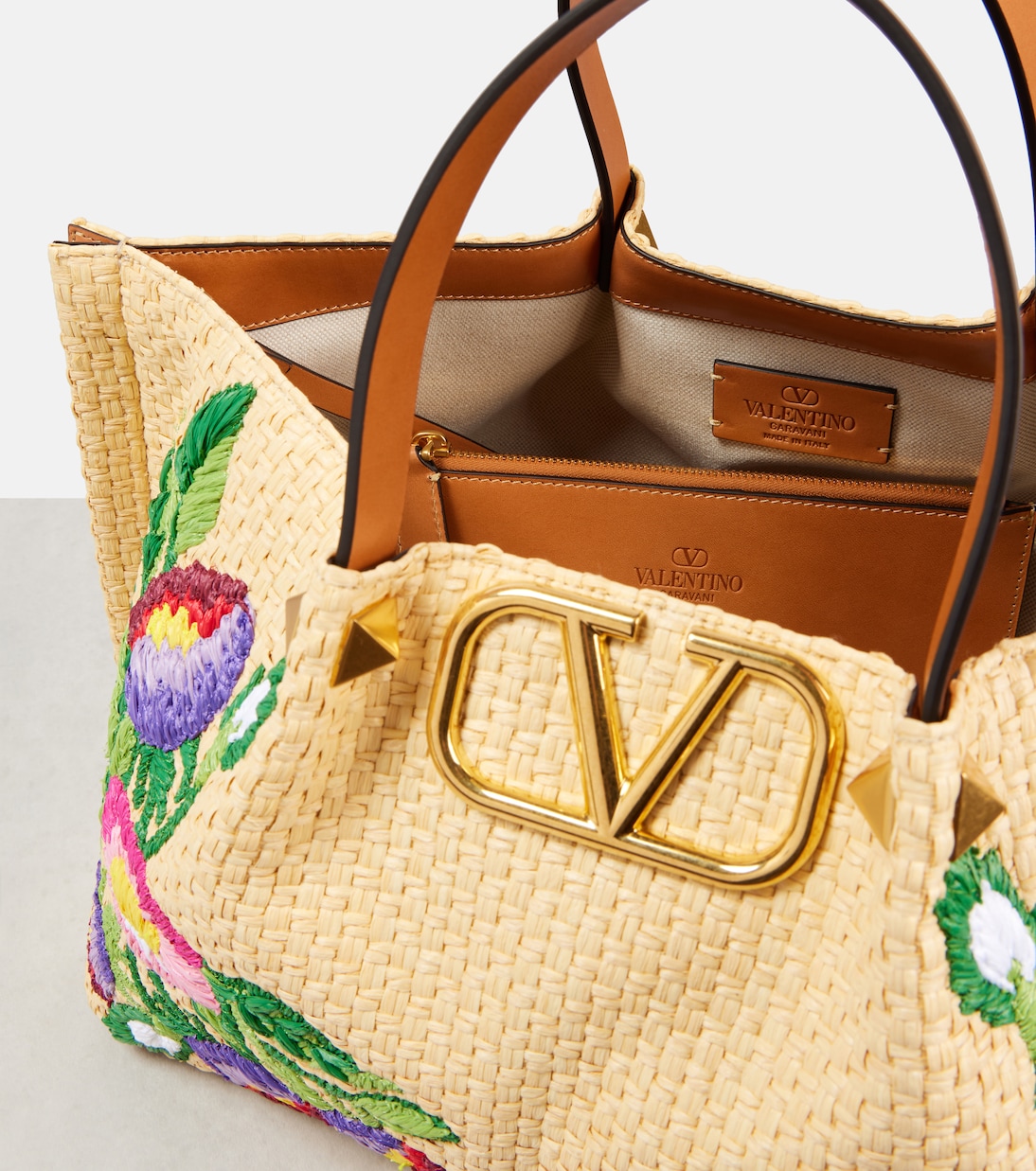 Tote Bag VLogo Medium aus Raffiabast | Valentino Garavani