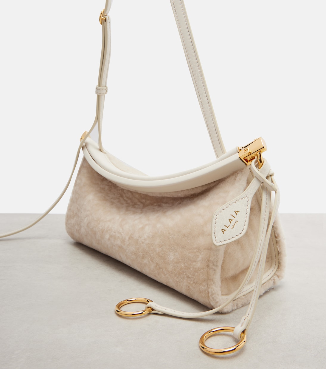 Sac Le Click East West Small en shearling | Alaïa