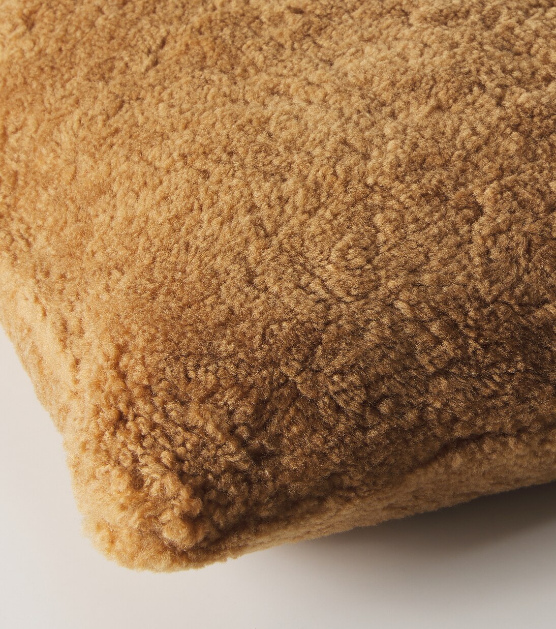Shearling cushion | Maison de Vacances
