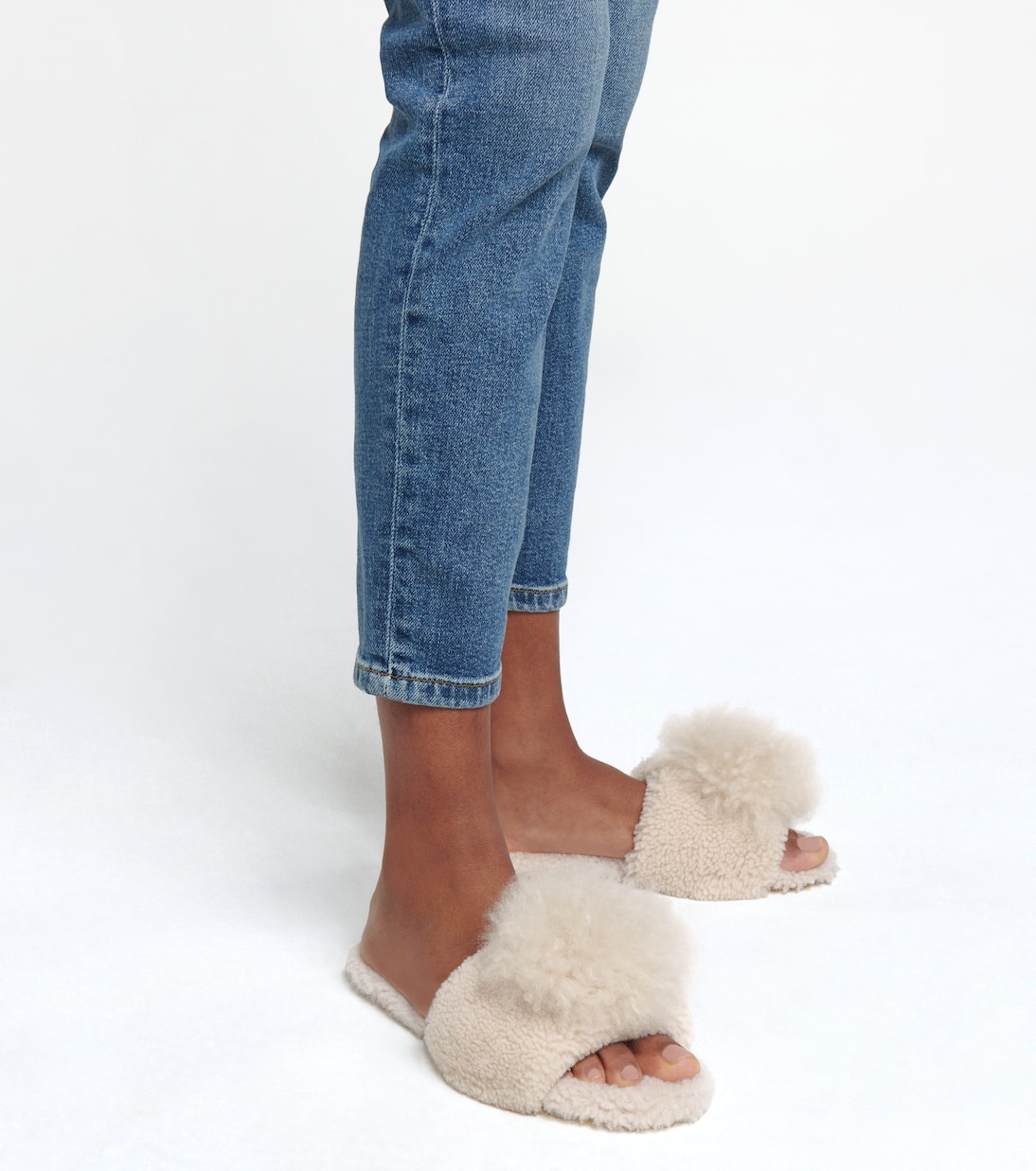 Pantoletten Foxy aus Shearling | Aquazzura