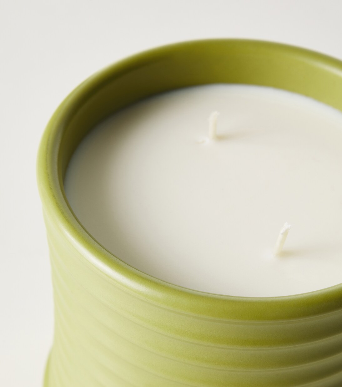 Pistachio Medium scented candle | Loewe Home Scents