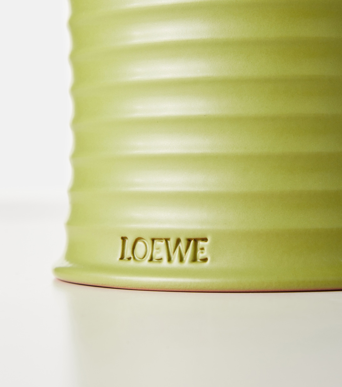 Pistachio Medium scented candle | Loewe Home Scents