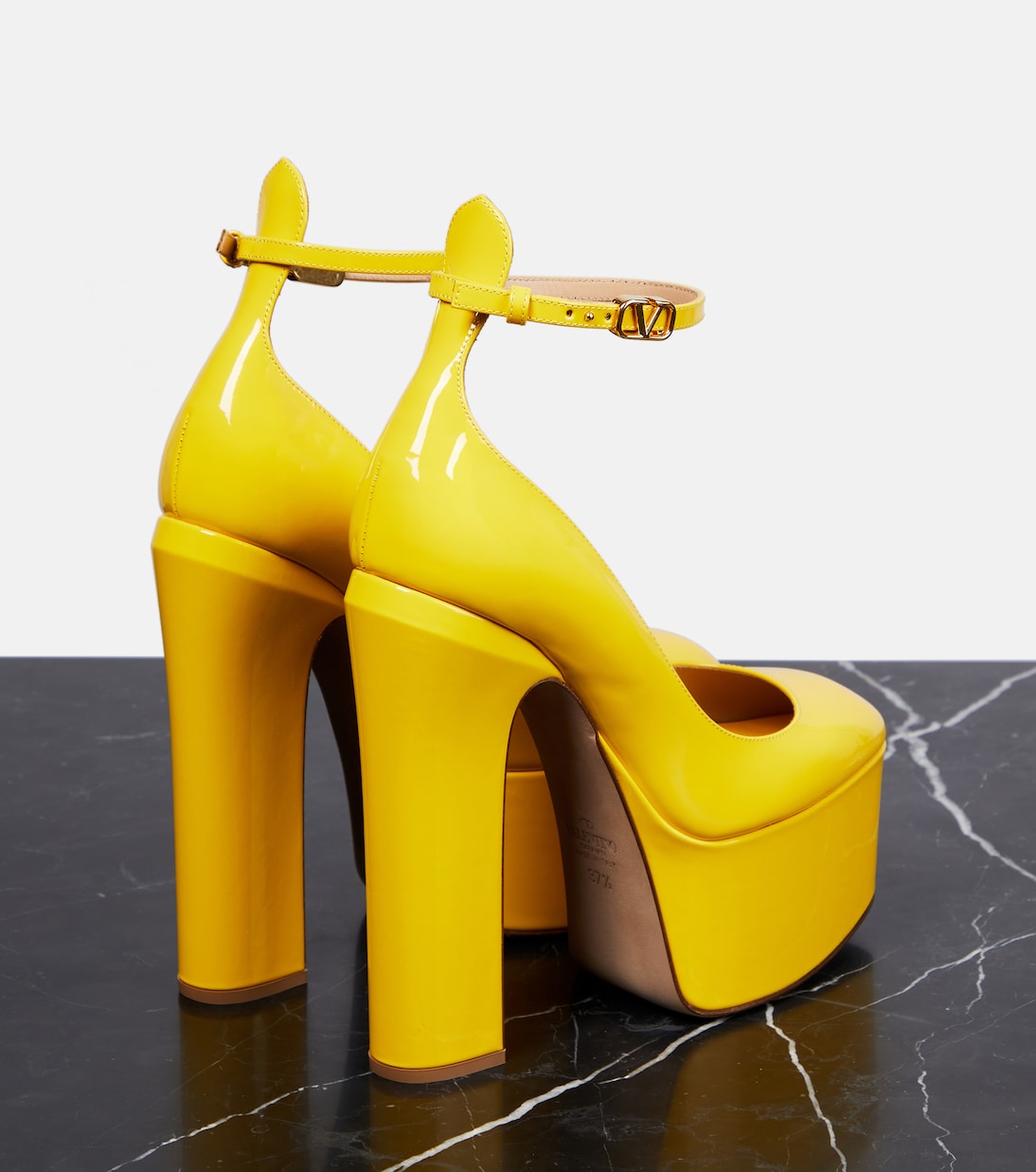 Plateau-Pumps Tan-Go 155 aus Lackleder | Valentino Garavani