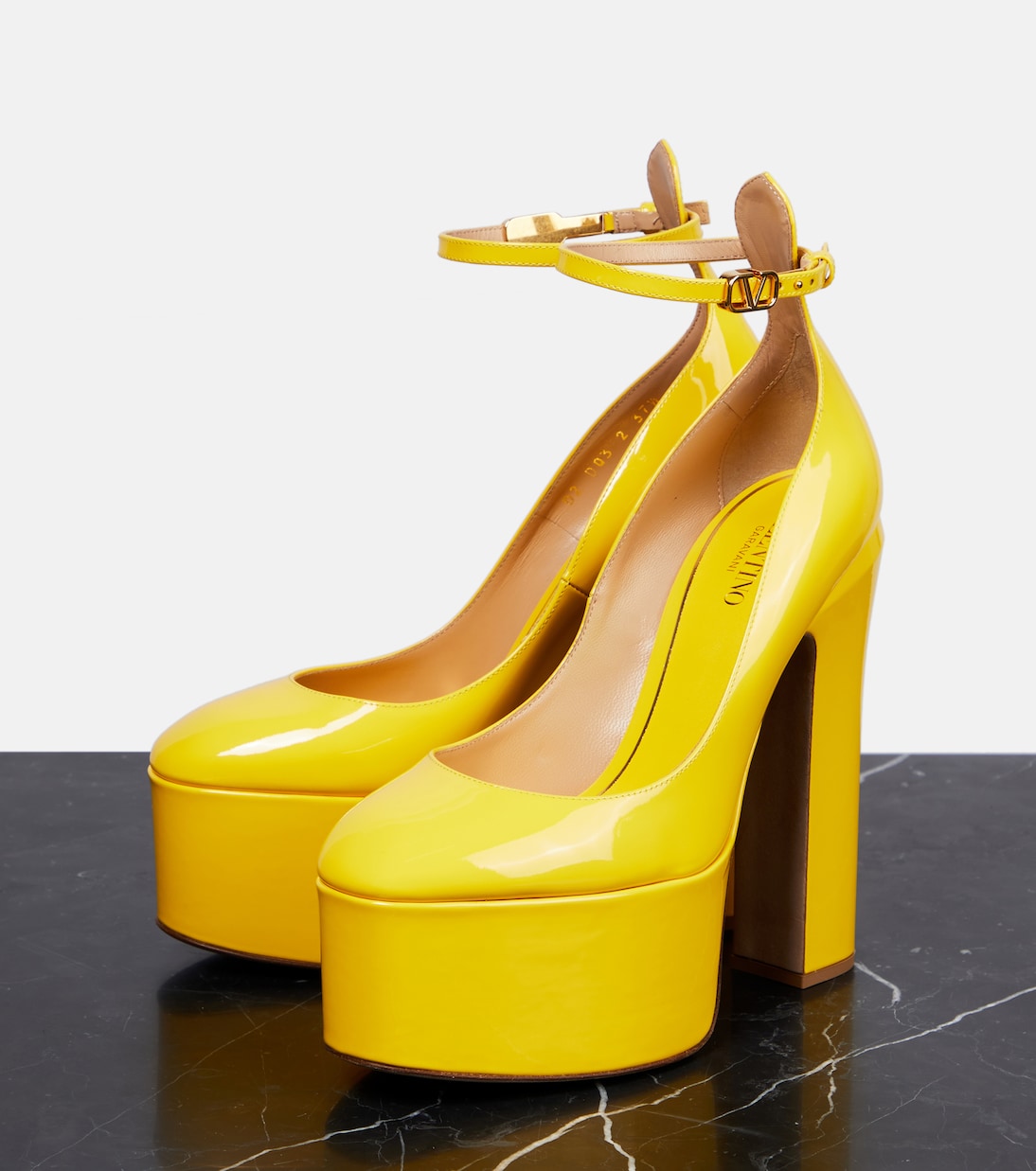 Plateau-Pumps Tan-Go 155 aus Lackleder | Valentino Garavani