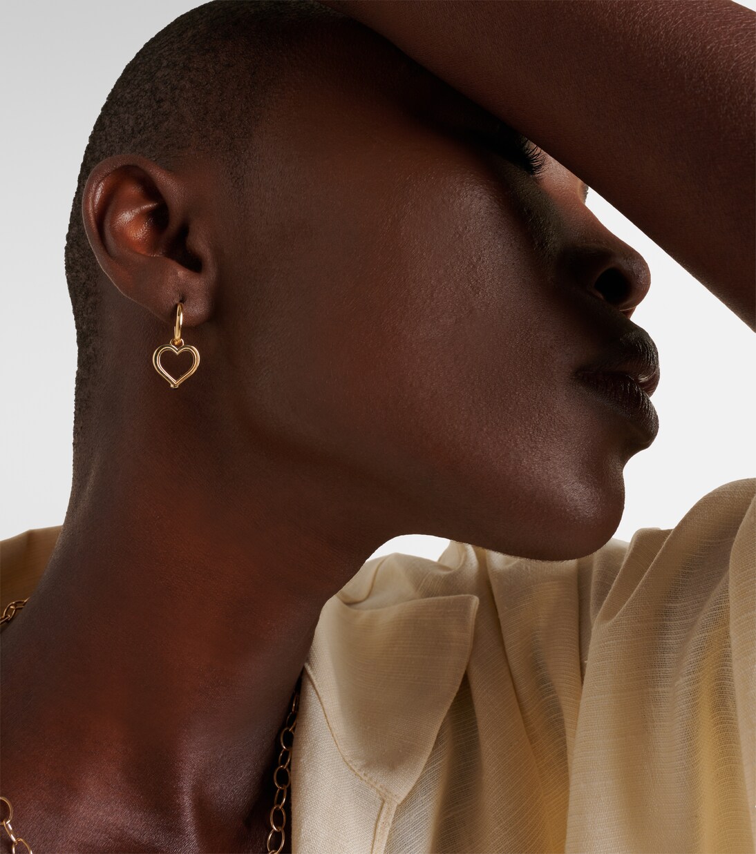 Einzelner Ohrring Baby Charm Heart aus 18kt Gelbgold mit Saphir | Marie Lichtenberg