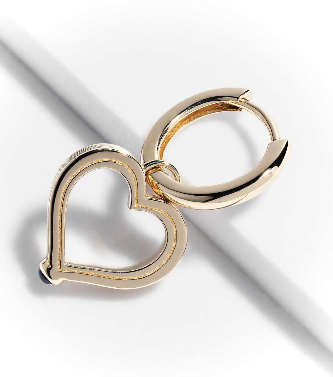 Einzelner Ohrring Baby Charm Heart aus 18kt Gelbgold mit Saphir | Marie Lichtenberg