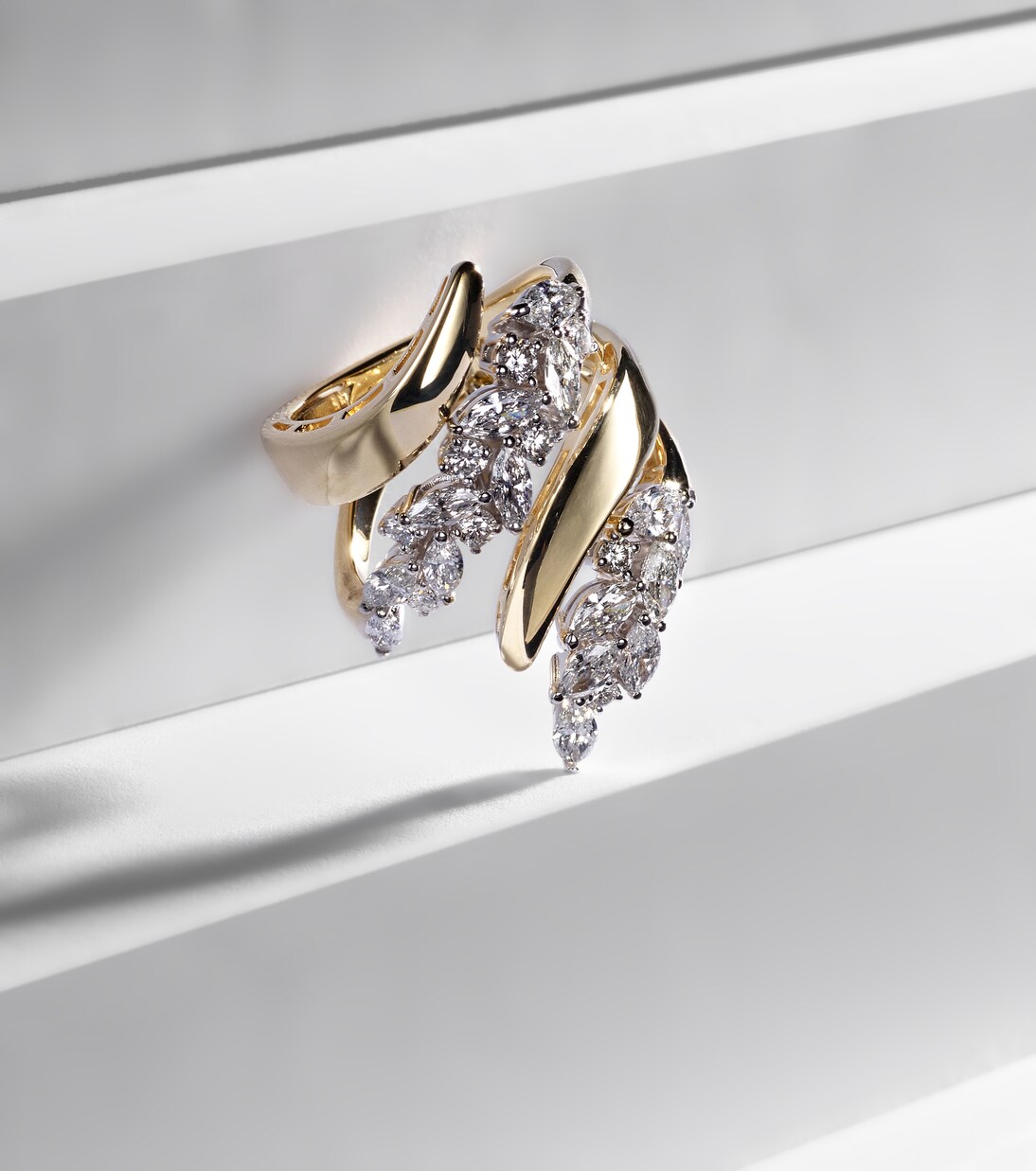 Anello Golden Strada in oro e oro bianco 18kt con diamanti | Yeprem