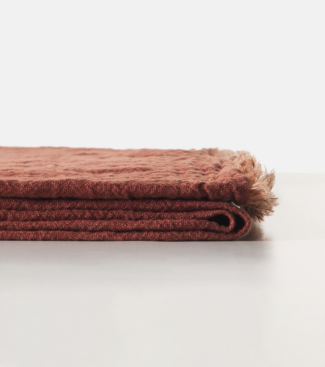 Linen crêpe throw | Maison de Vacances