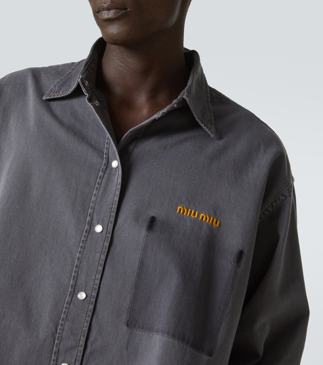 Oversize-Hemd aus Baumwoll-Chambray | Miu Miu