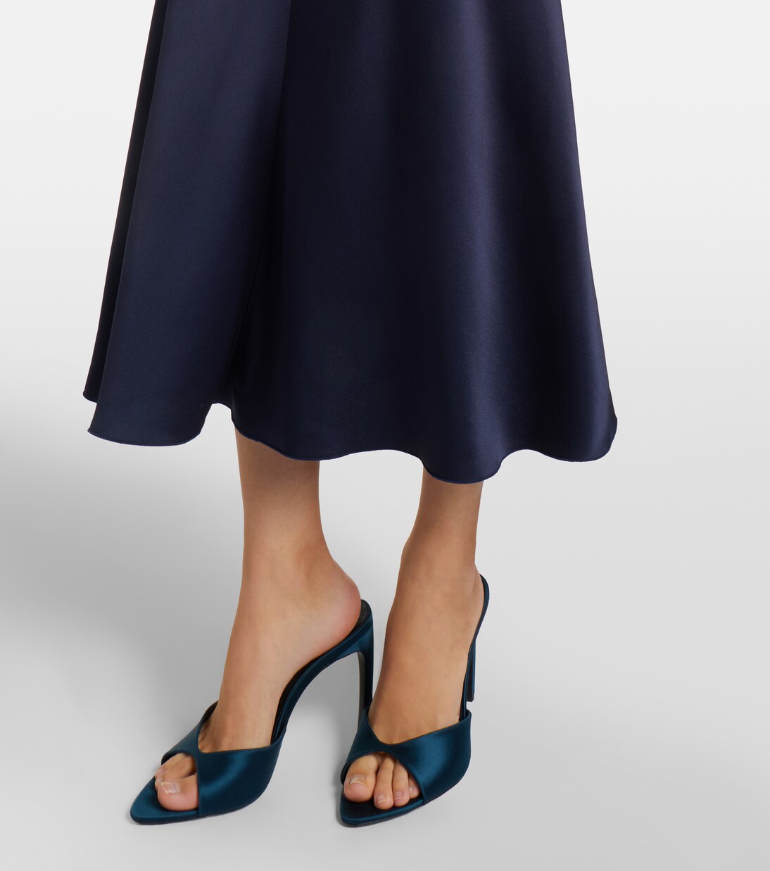 Abito midi Bela in raso | Victoria Beckham