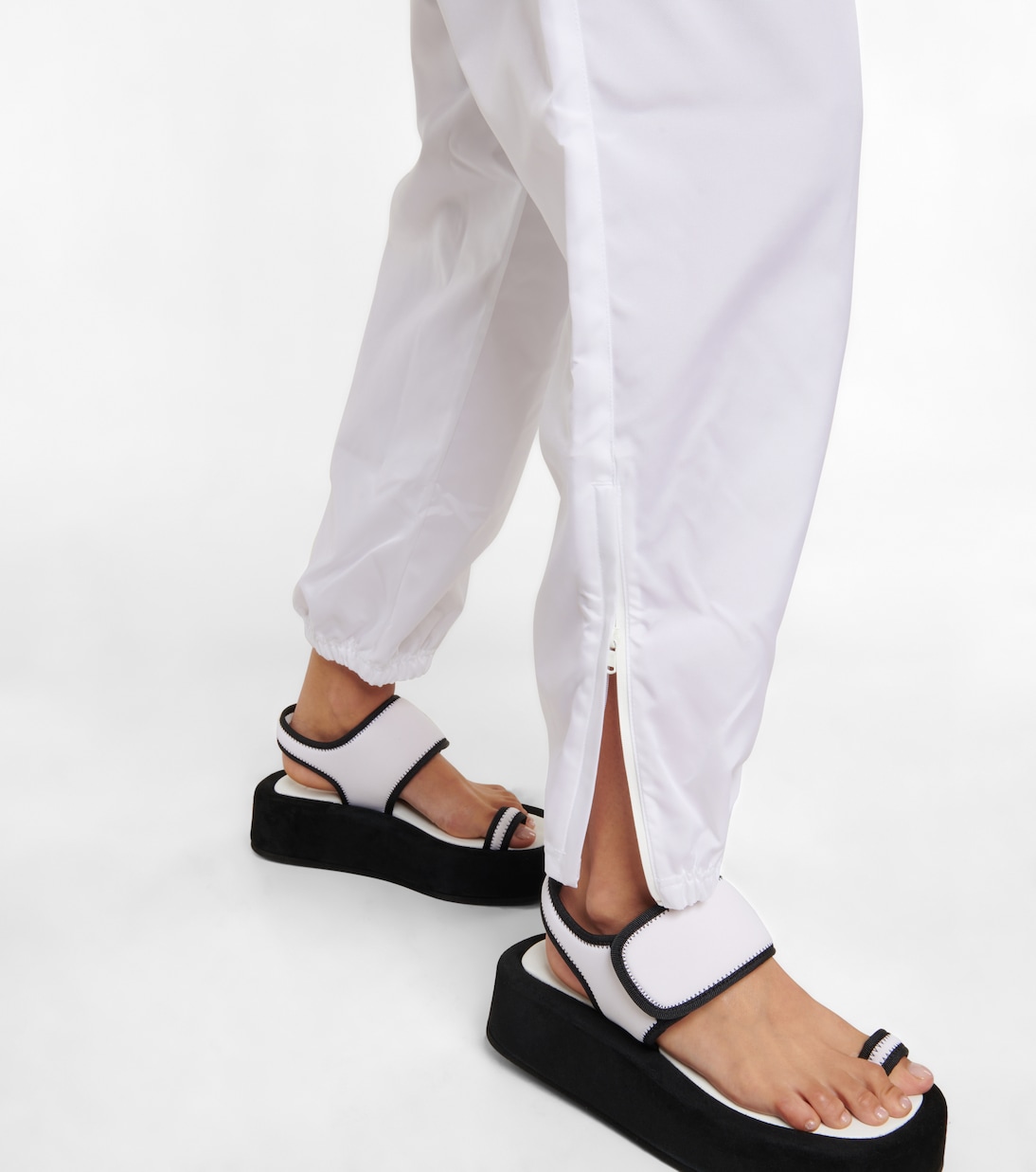 Jogginghose Spray | Wardrobe.NYC