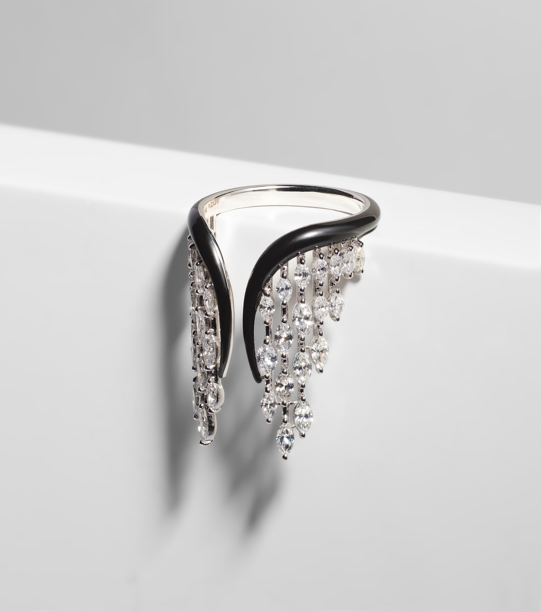 Angel Wings 18kt gold ring with diamonds | Kamyen