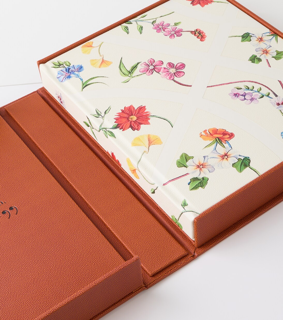 《Basketball: The Impossible Collection》 | Assouline