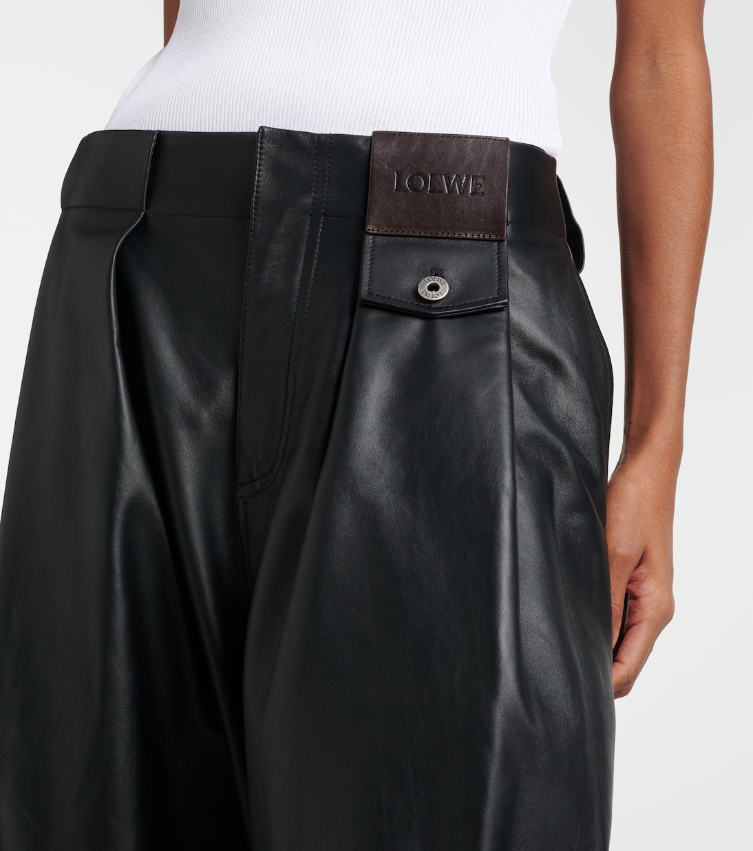 皮革桶形裤装 | Loewe