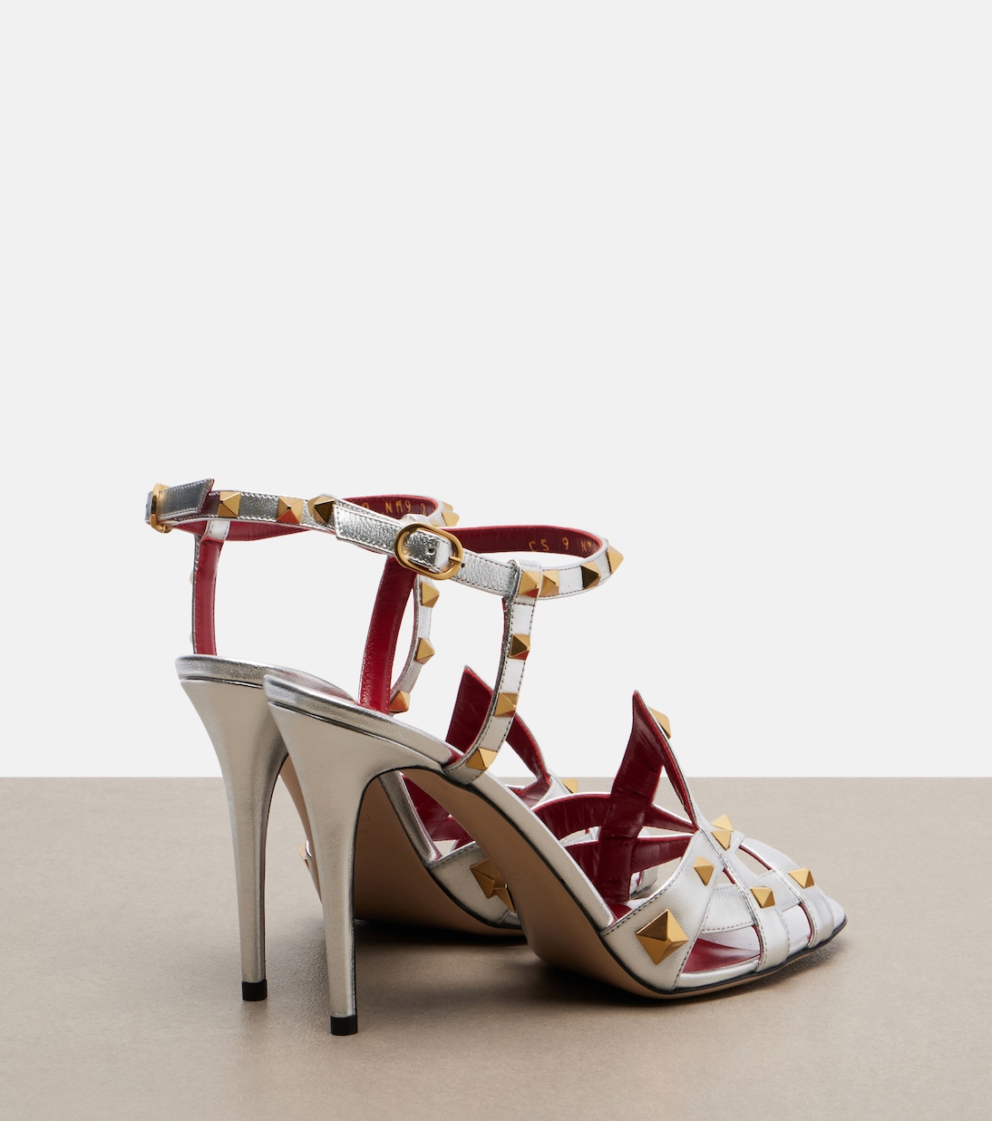 Sandalen Rockstud aus Metallic-Leder | Valentino Garavani