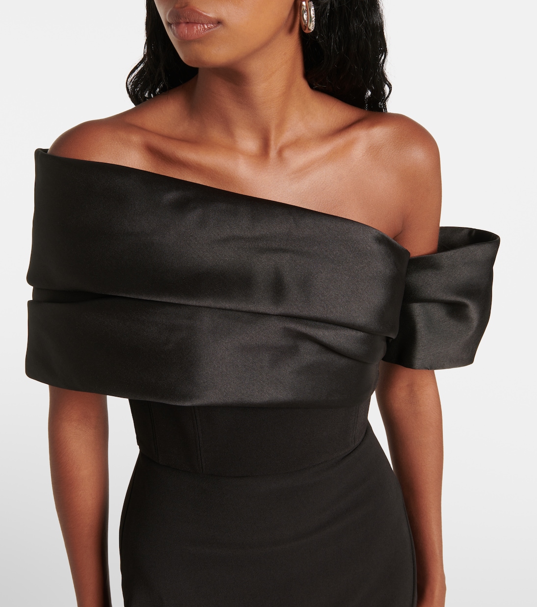 Robe Alexis mit Satin | Solace London