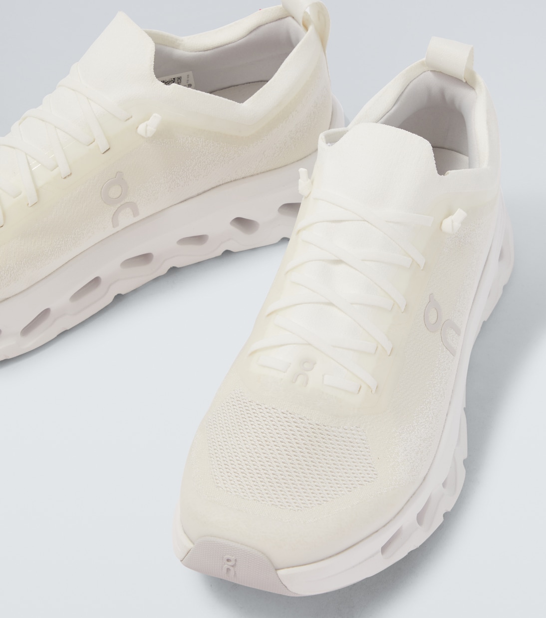 Cloudtilt Moon running shoes | On