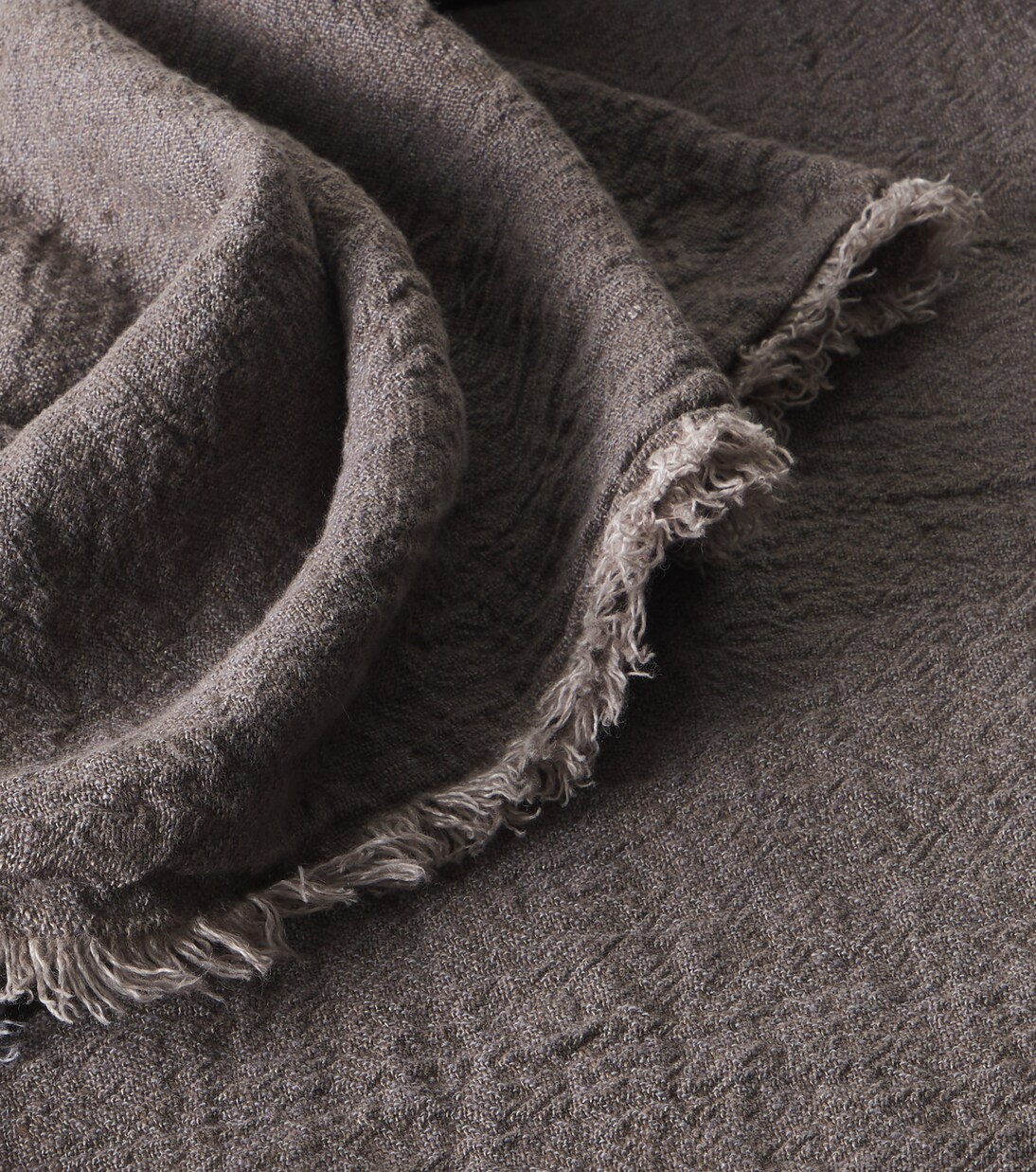Linen crêpe throw | Maison de Vacances