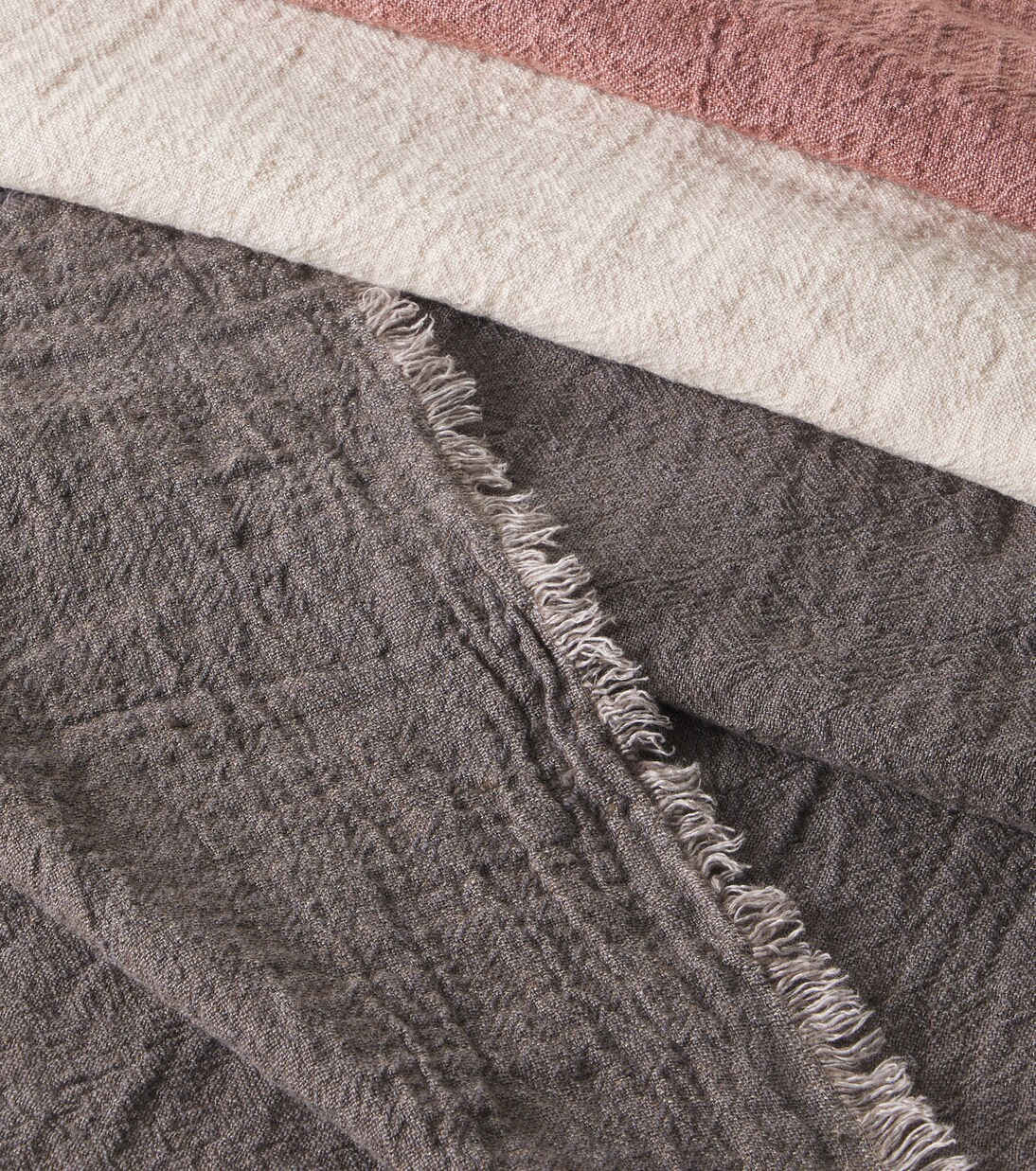 Linen crêpe throw | Maison de Vacances