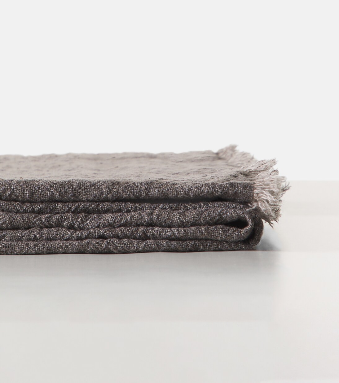 Linen crêpe throw | Maison de Vacances