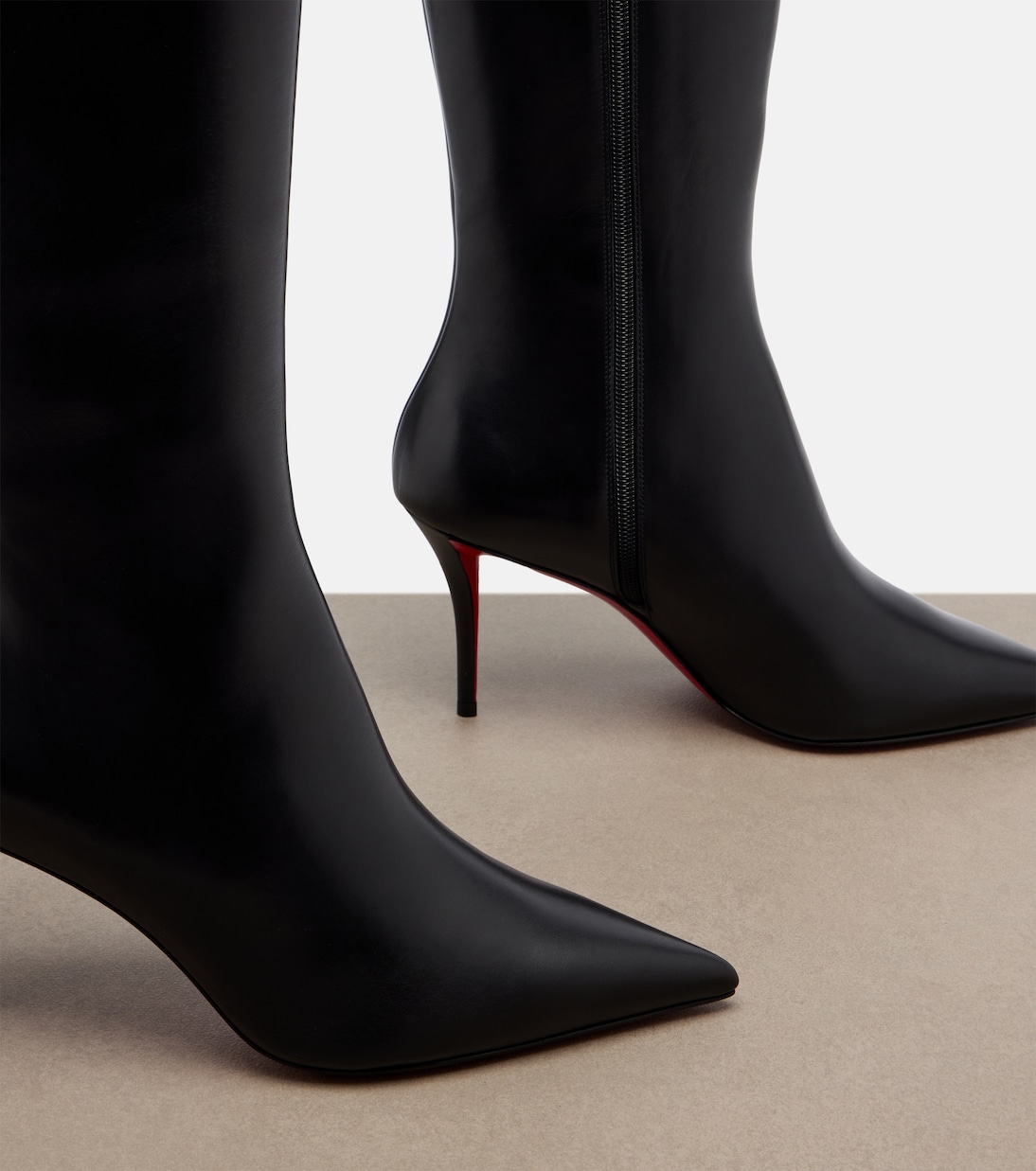 بوت للركبة من الجلد Miss Z | Christian Louboutin