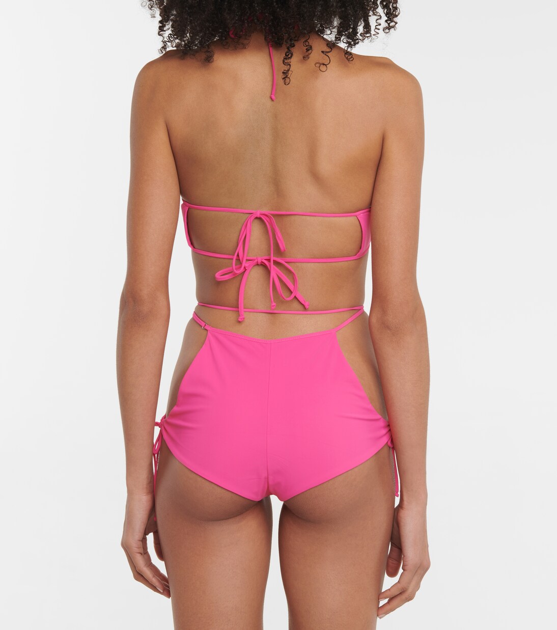 컷아웃 하이라이즈 쇼츠 | Nensi Dojaka