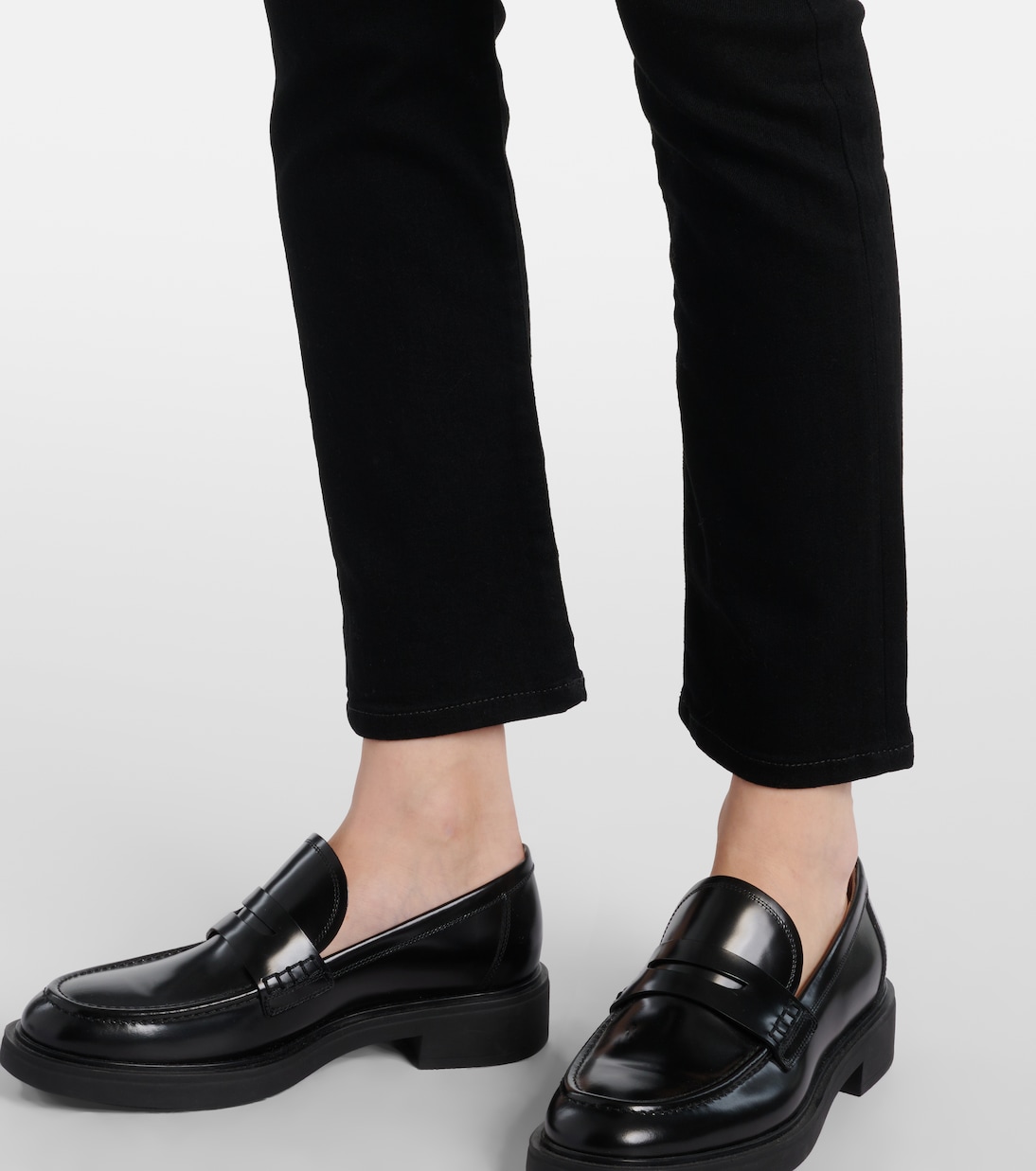 Mid-Rise Straight Jeans Mari | AG Jeans