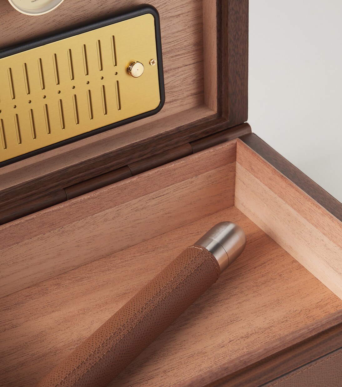 Leather-trimmed cigar holder | Giobagnara