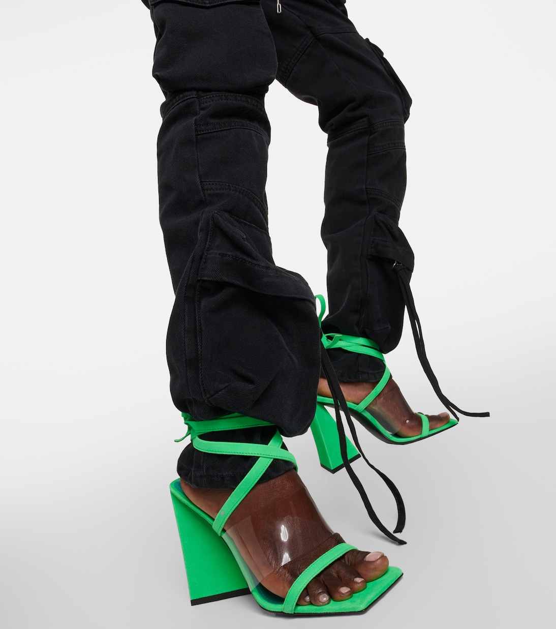 Sandalen Isa aus Veloursleder | The Attico