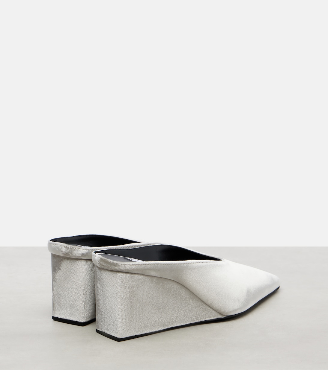 Mules compensées Cube 75 en velours | Alaïa