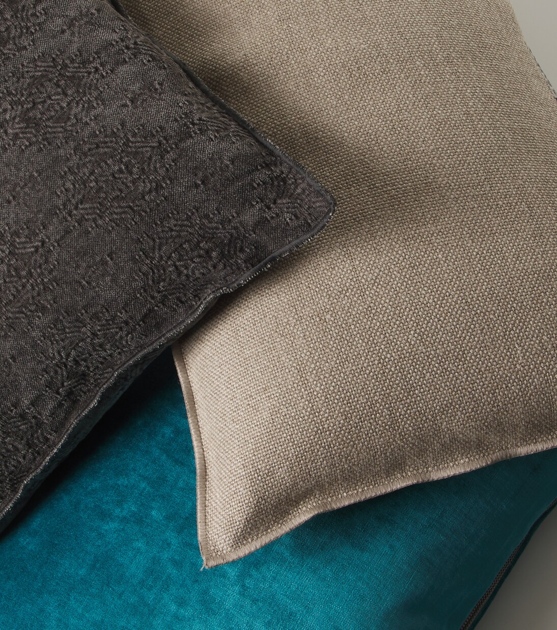 Linen cushion | Maison de Vacances