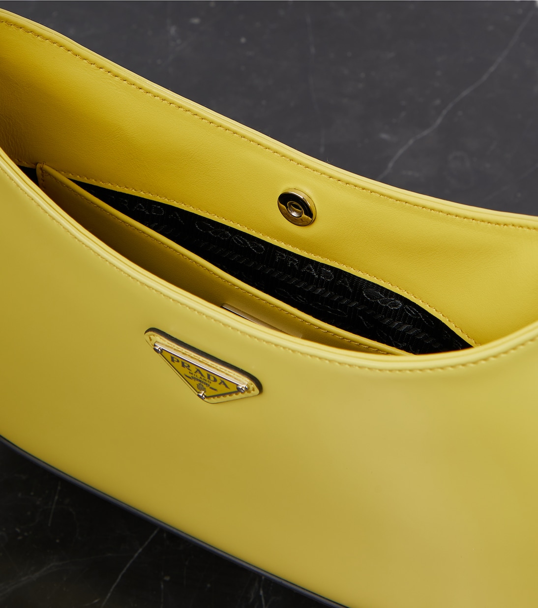 Schultertasche Cleo Small aus Leder | Prada