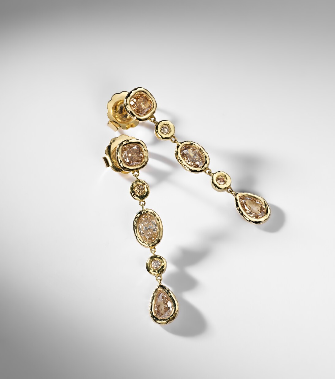 Ohrringe Nesting Gem aus 18kt Gelbgold mit Diamanten | Octavia Elizabeth