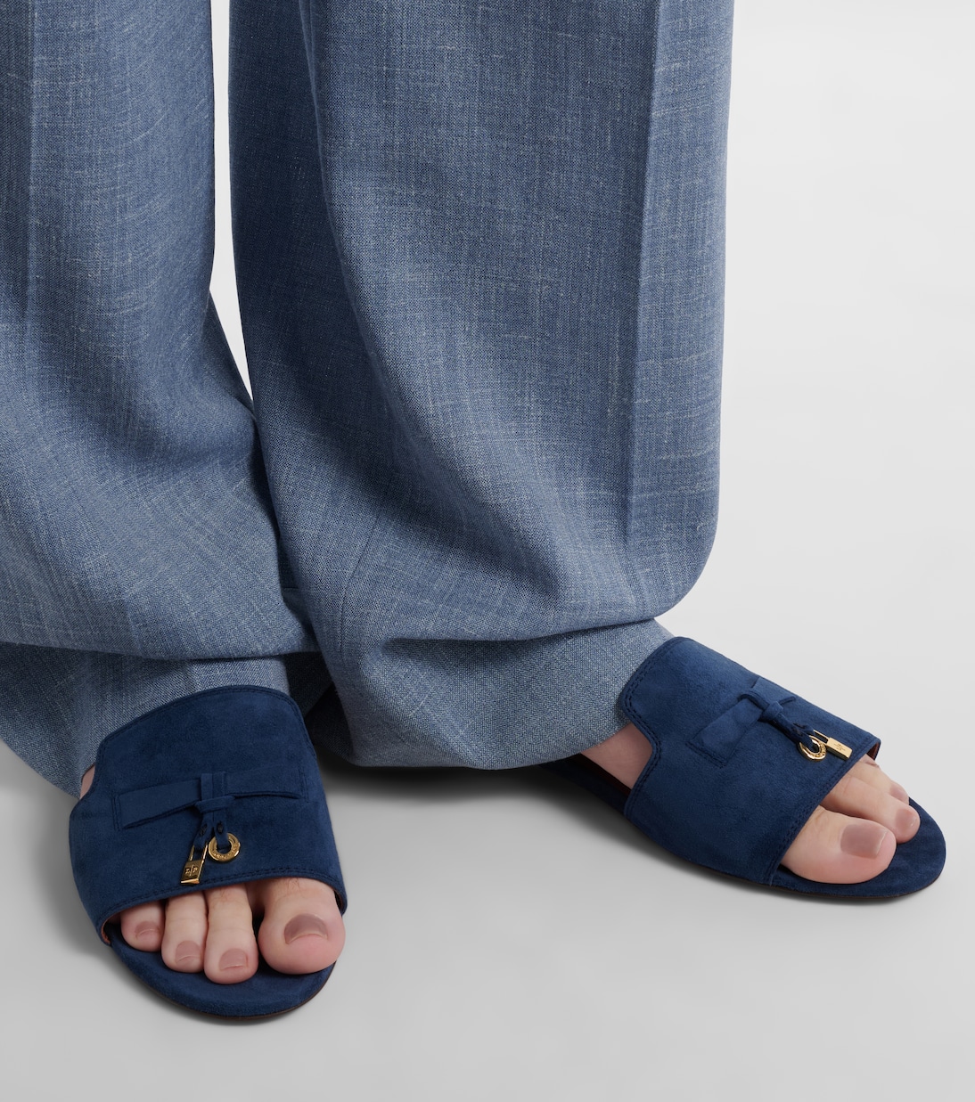 صندل من الجلد السويدي | Loro Piana