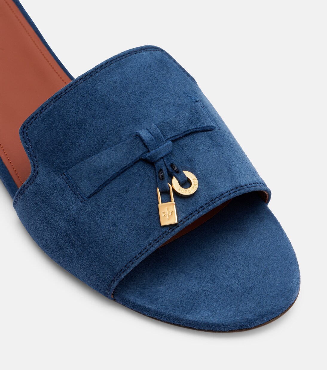 صندل من الجلد السويدي | Loro Piana