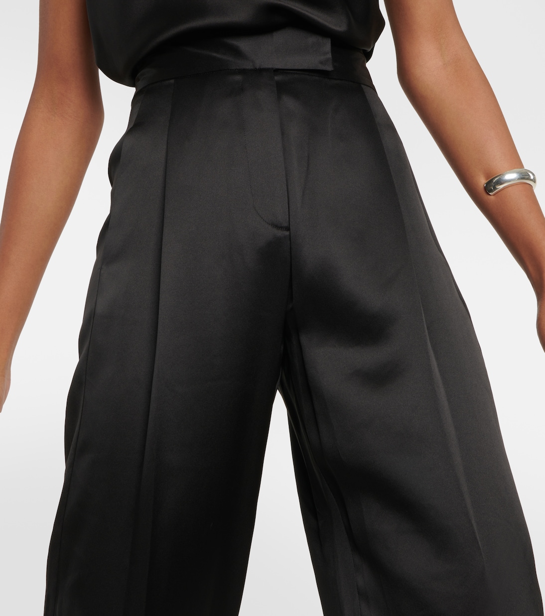 High-Rise-Hose aus Seidensatin | The Sei