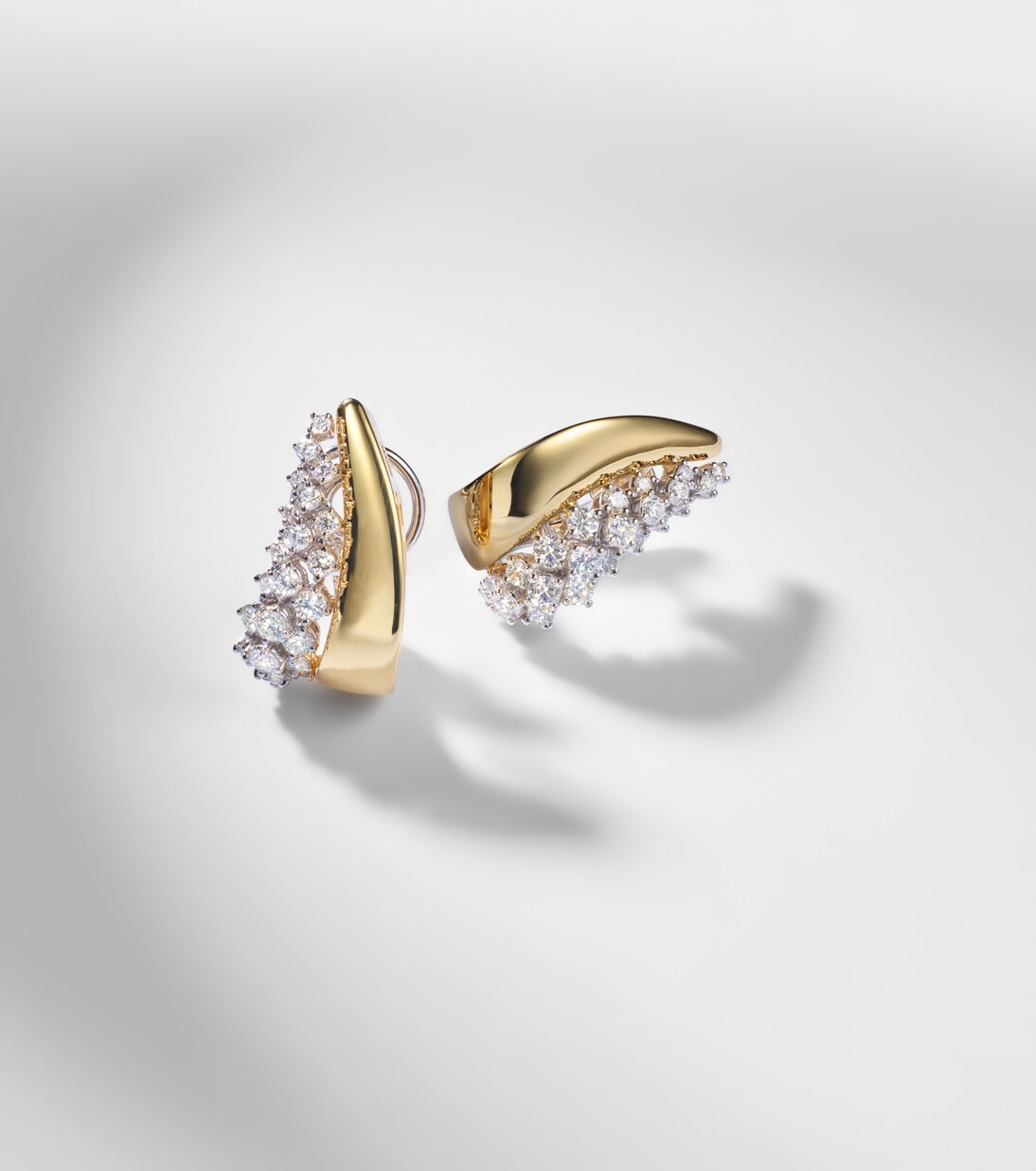 Orecchini Golden Strada in oro bianco e giallo 18kt con diamanti | Yeprem