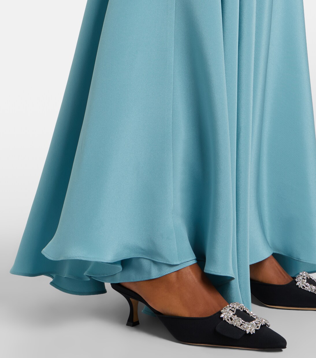 فستان طويل بتفاصيل فيونكة من الحرير الساتان  | Rodarte