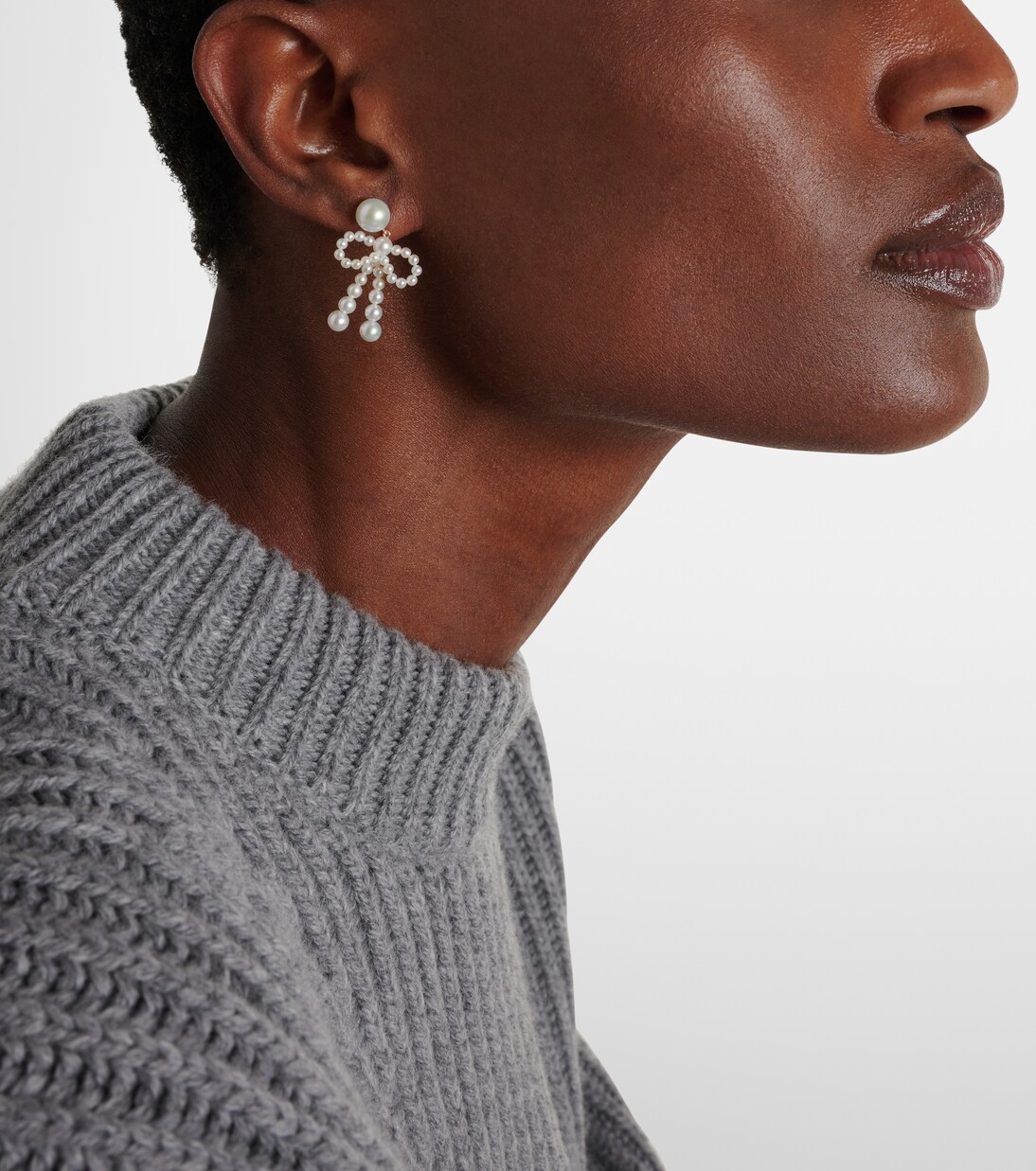 Bow 14kt gold drop earrings with freshwater pearls | Sophie Bille Brahe