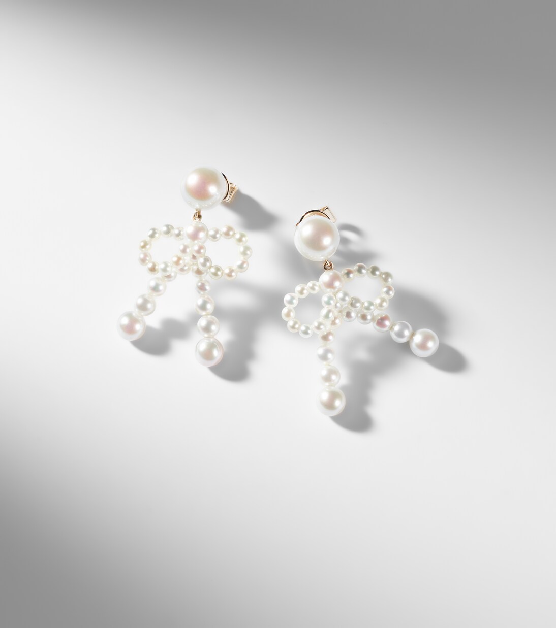 Bow 14kt gold drop earrings with freshwater pearls | Sophie Bille Brahe