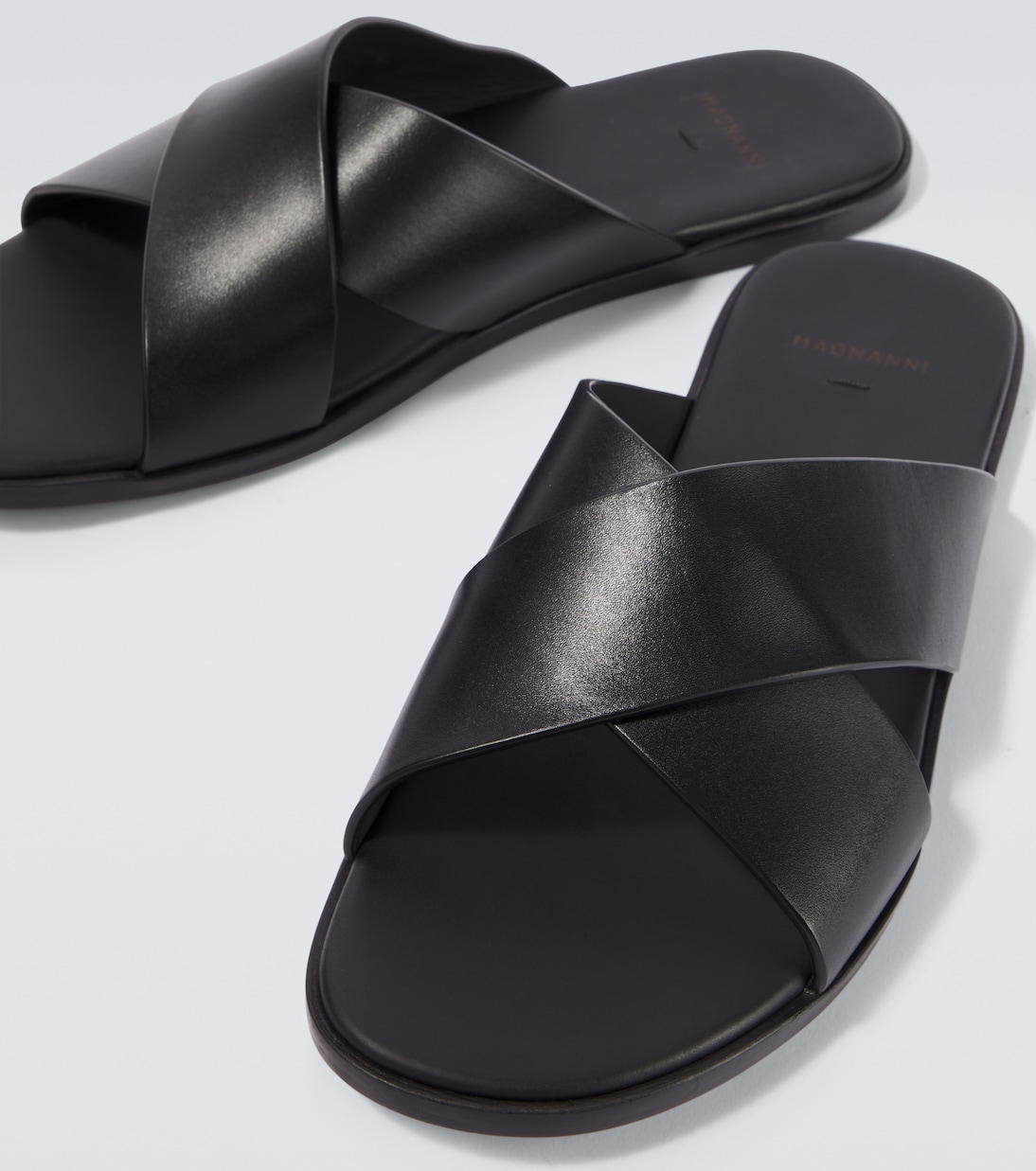 Leather slides | Magnanni