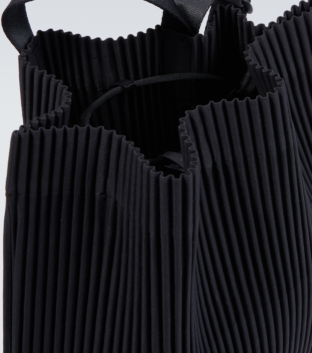 Drawstring Pleats 숄더 백 | Homme Plissé Issey Miyake