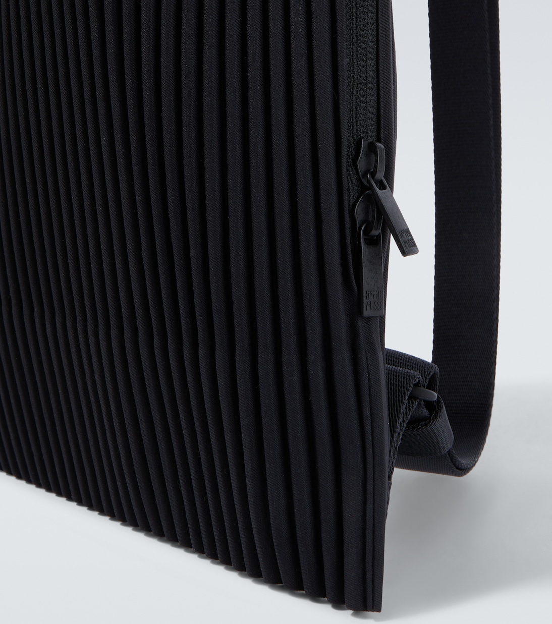 Drawstring Pleats 숄더 백 | Homme Plissé Issey Miyake