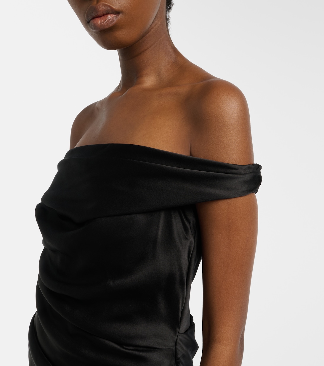 Robe Bardot aus Seidencharmeuse | The Sei